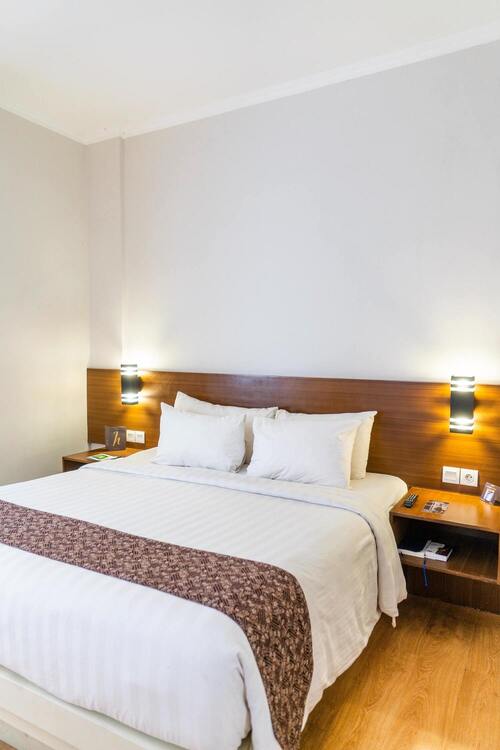 image de l'hotel tout bleu et blanc